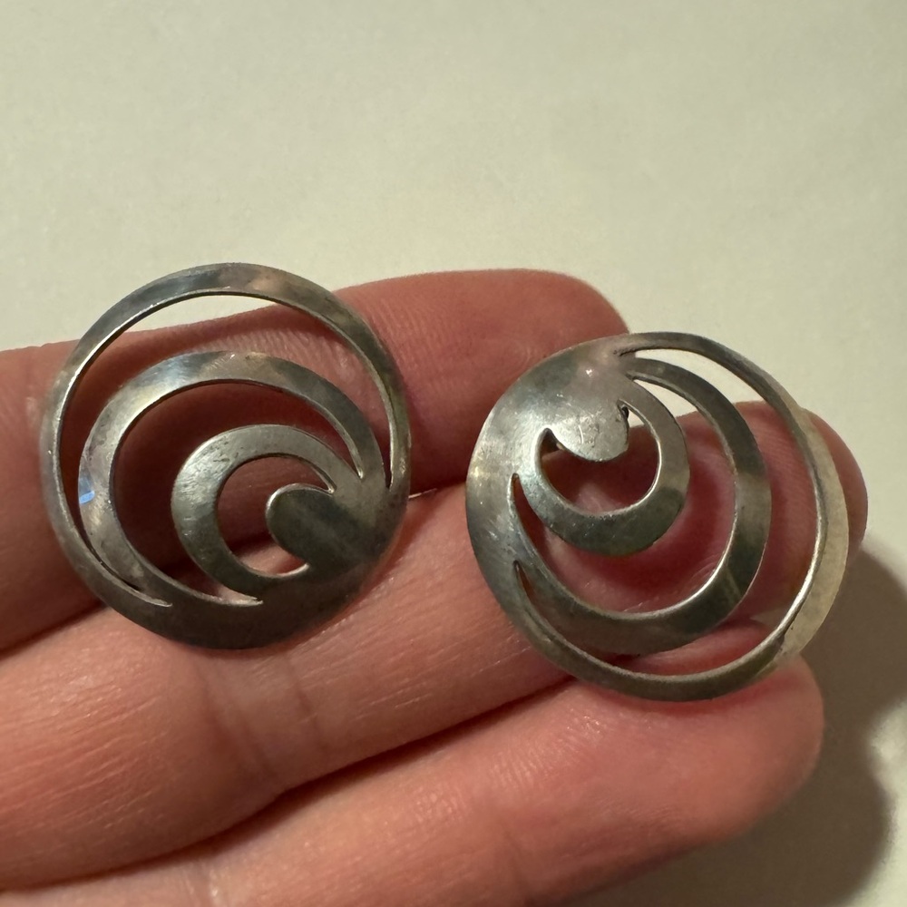 Vintage Artist signed 925 Sterling silver spiral swirl earrings with 14K post 4g - Picture 2 of 12